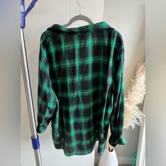Pretty Little Thing Plaid Flannel Button Up - 3x - Picture 7 of 8